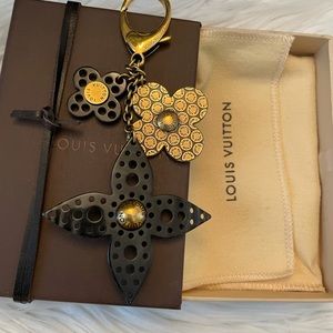 Louis Vuitton Bag Charm Bijou Sac Rock Flower Noir